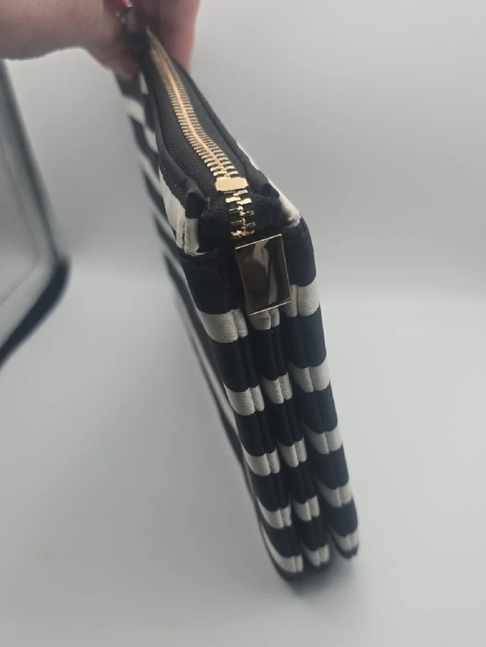 Kate Spade Black & White Striped Cosmetic Med Pouch W/ Silver Hardware (EUC)🖤🤍